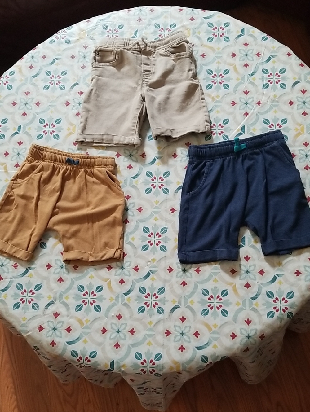 Cat & Jack Three-Pack Shorts in Tan, Mustard, and Navy - Size 5T